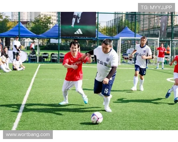 全球退役足球明星齐聚一堂共庆足球盛宴精彩赛事引发球迷热情回归 全球退役足球明星齐聚一堂共庆足球盛宴精彩赛事引发球迷热情回归