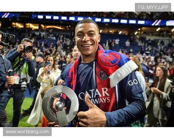 全球足球明星收入排行榜揭晓前十名球员年薪与商业价值分析 全球足球明星收入排行榜揭晓前十名球员年薪与商业价值分析