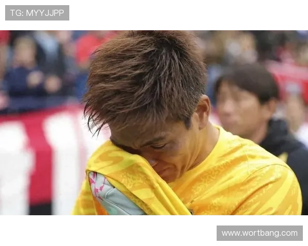 足球明星在比赛中泪洒赛场感动万千球迷引发热议