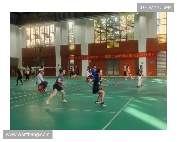 重庆羽毛球队在世锦赛积分榜上以63分稳居第一，展现强劲实力